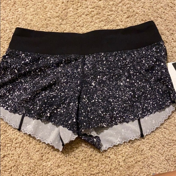 lululemon Fast As Light Black Gray Splatter Speckled Scalloped Running - Picture 2 of 4